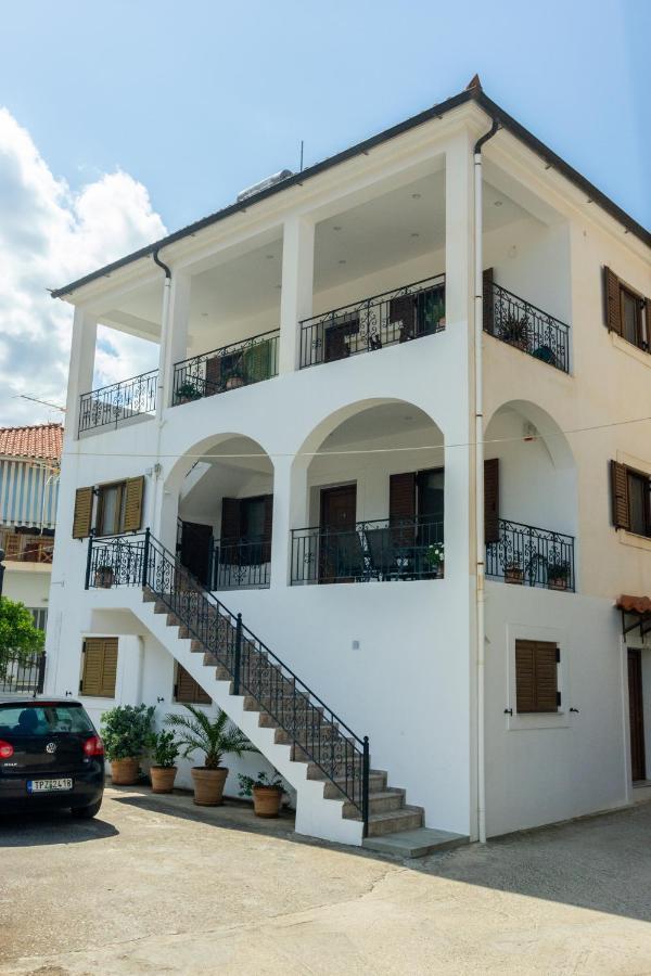 Katerina & Elia'S Family House Apartment Leonidio Bagian luar foto